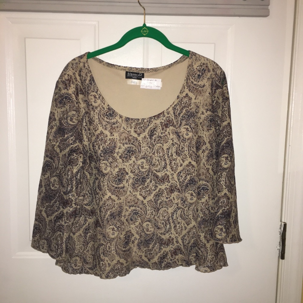 💕Women's blouse. Very pretty.